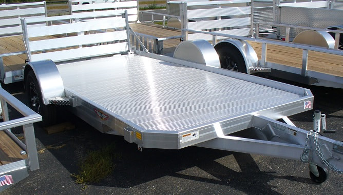 Aluminum utility trailer with rear ramp